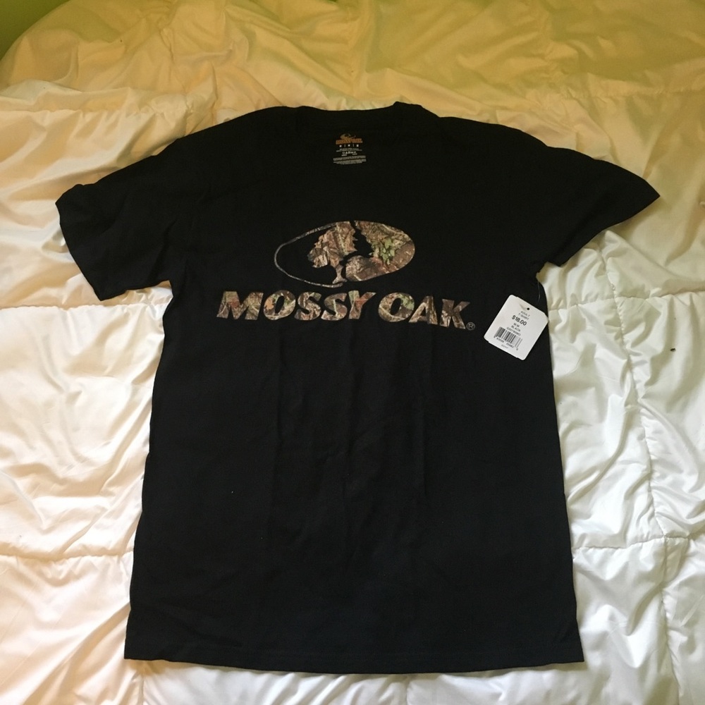 NWT mossy oak T-shirt Black